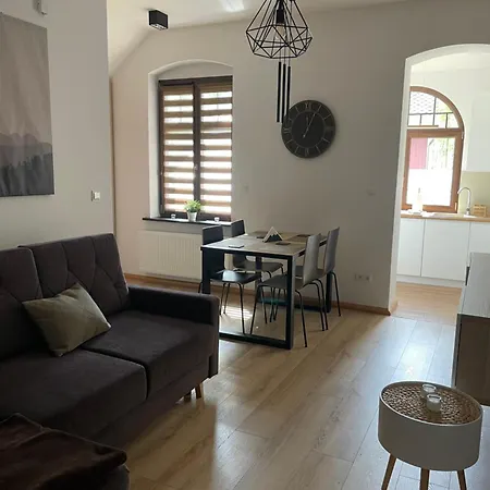 Przystanek - Ul Komuny Paryskiej 3