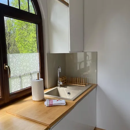 Przystanek - Ul Komuny Paryskiej 3