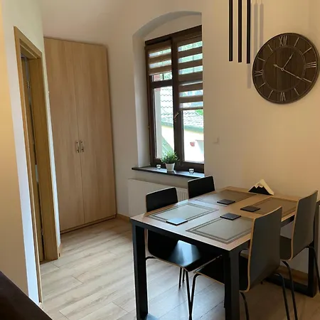 Przystanek - Ul Komuny Paryskiej 3