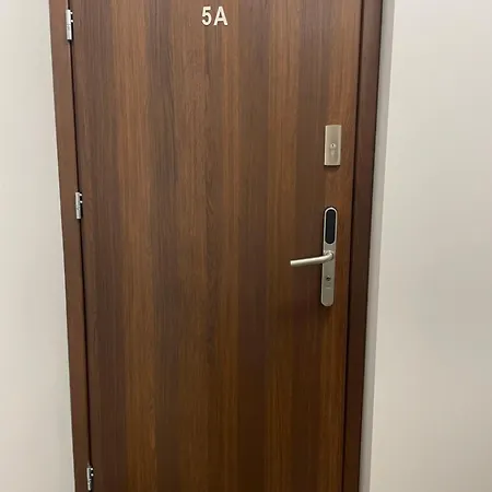 Przystanek - Ul Komuny Paryskiej 3 Apartment