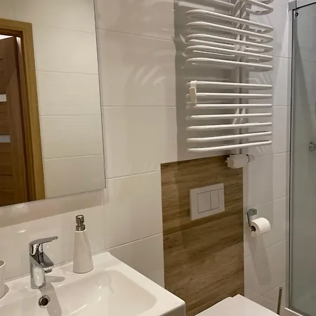 Przystanek - Ul Komuny Paryskiej 3 Apartament