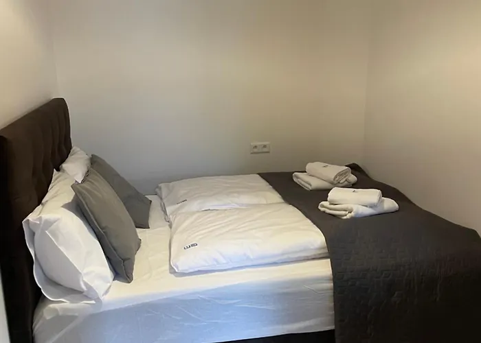 Przystanek - Ul Komuny Paryskiej 3 * Karpacz