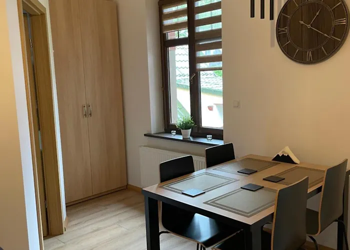 Przystanek - Ul Komuny Paryskiej 3